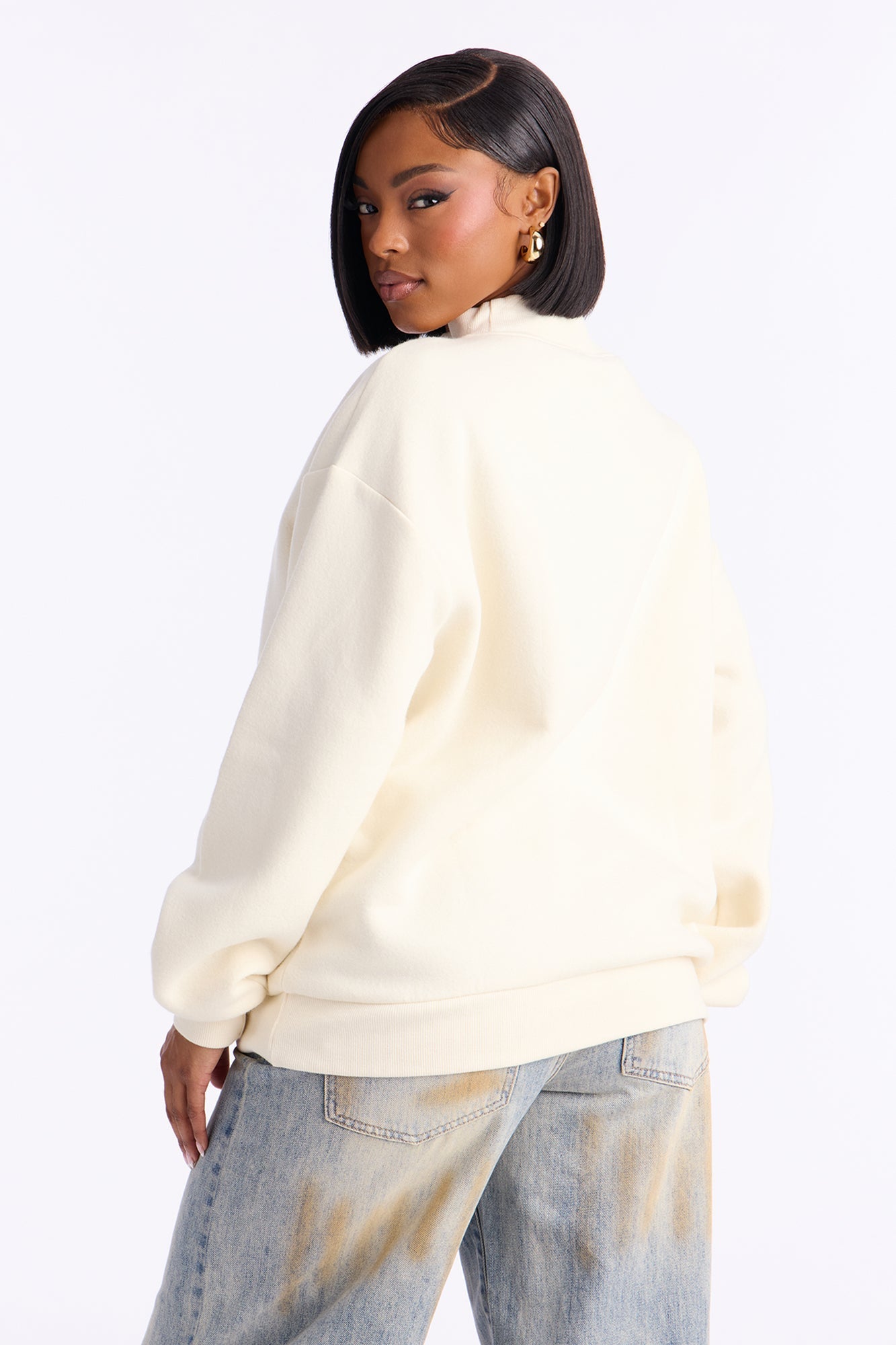 السويت شيرت الكلاسيكي ذو العنق المرتفع - كريمي