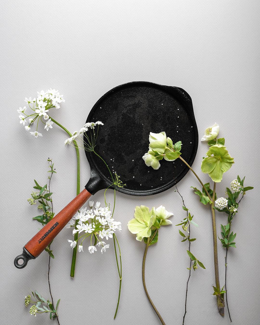Pancake Pan with Walnut Handle - 9.25"