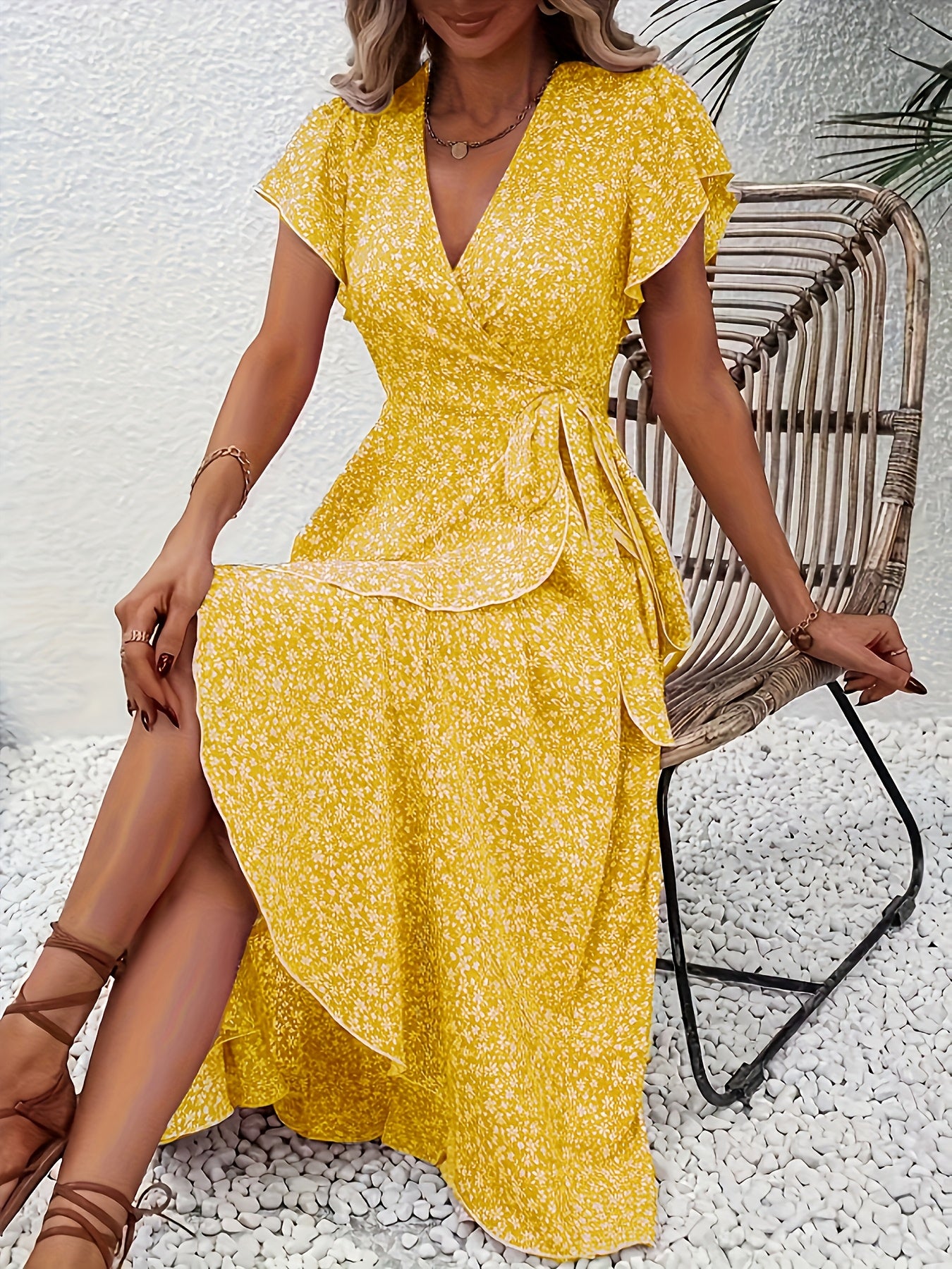 Elegant Women'S V-Neck Asymmetrical Floral Pattern Fitted Short Sleeve Dress, Polyester, for Adult, Spring/Summer/Fall
