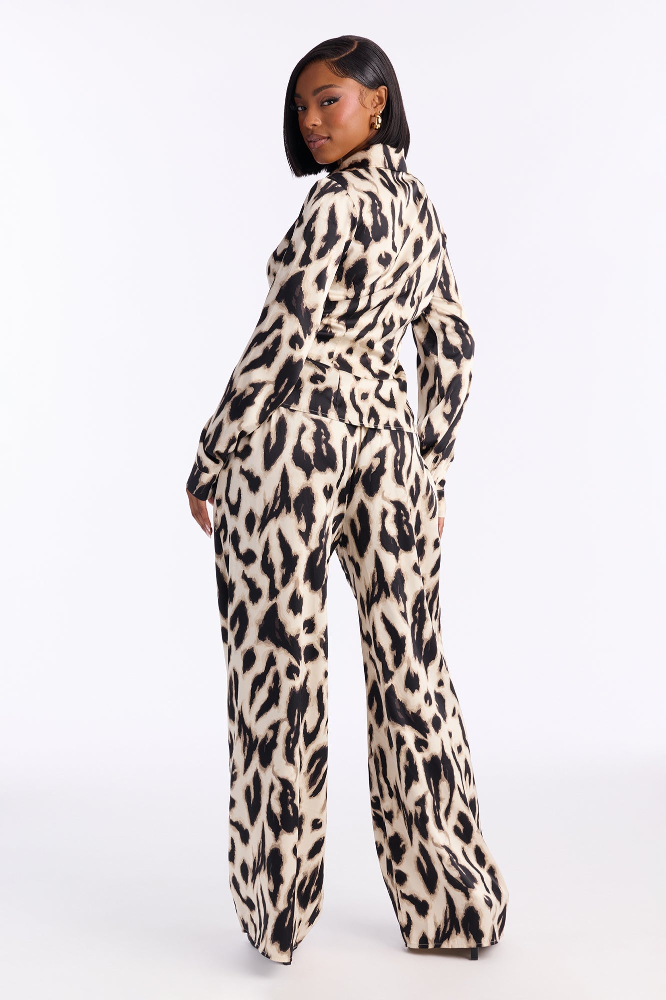 طقم قميص وسروال ساتان نيفيا - أسود/مجموعة