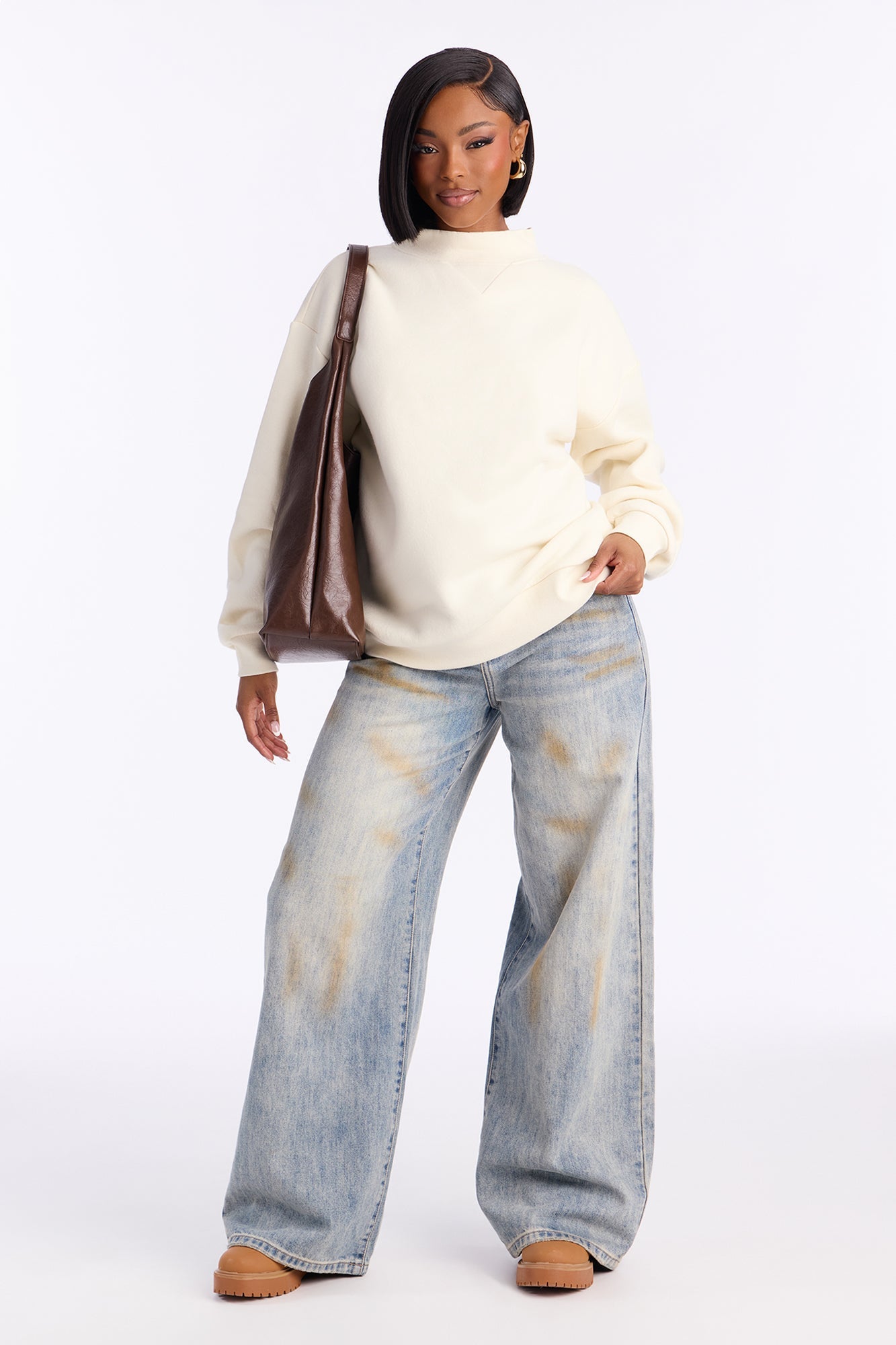 السويت شيرت الكلاسيكي ذو العنق المرتفع - كريمي