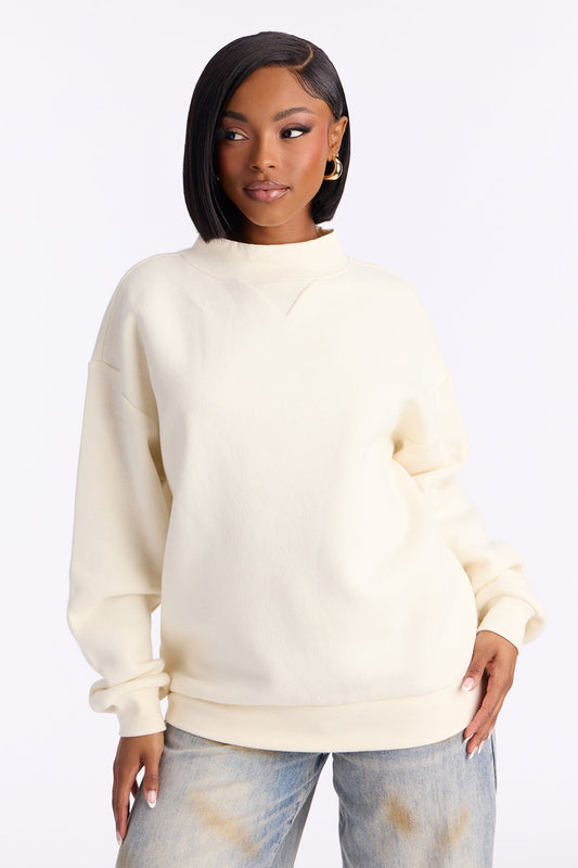 السويت شيرت الكلاسيكي ذو العنق المرتفع - كريمي