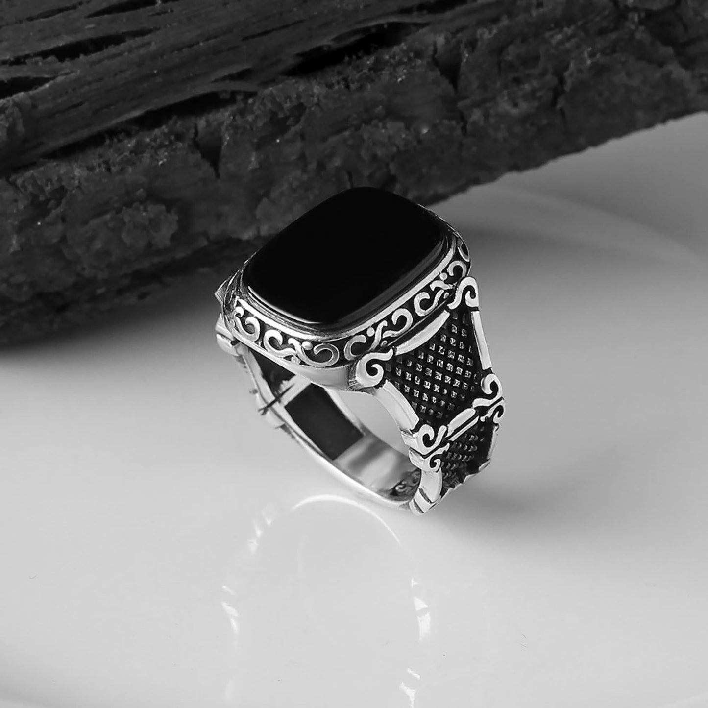 Maximus Onyx – Krachtige Herenring met Stijl