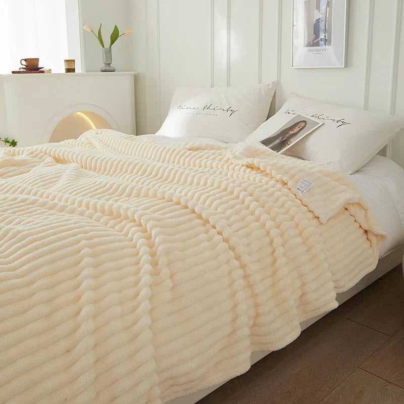 CozyStripe – Brede Gestreepte Flanellen Fleece Deken – Warmte & Comfort
