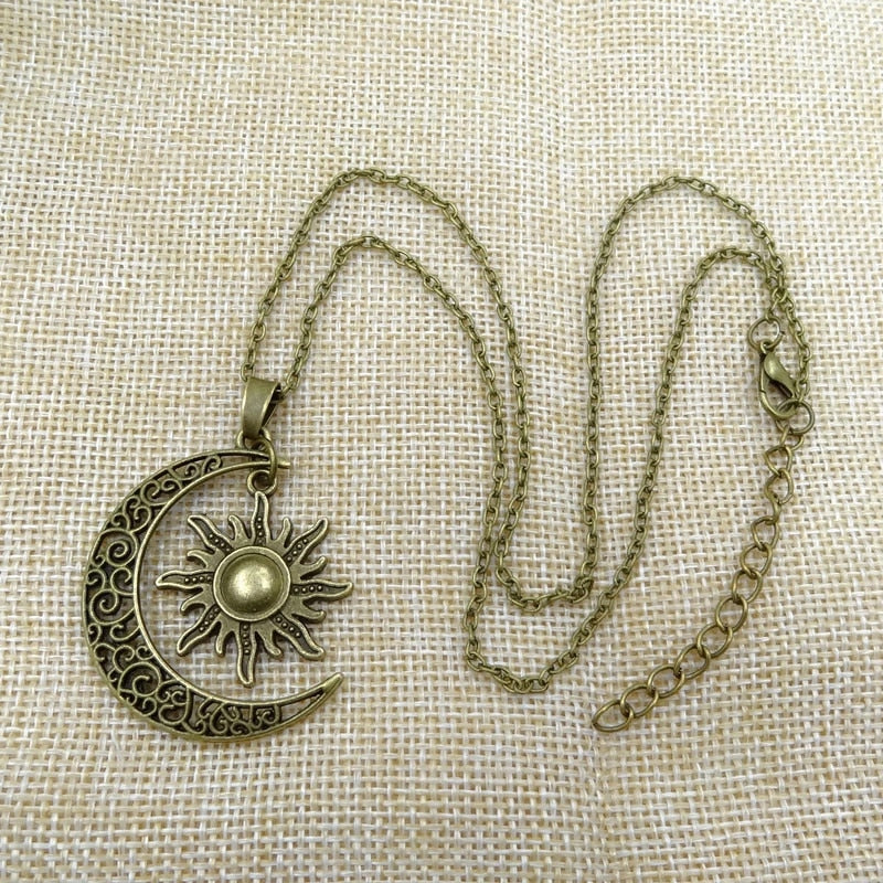 ZonMaanCharm – Vintage Zon & Maan Ketting – Balans & Harmonie