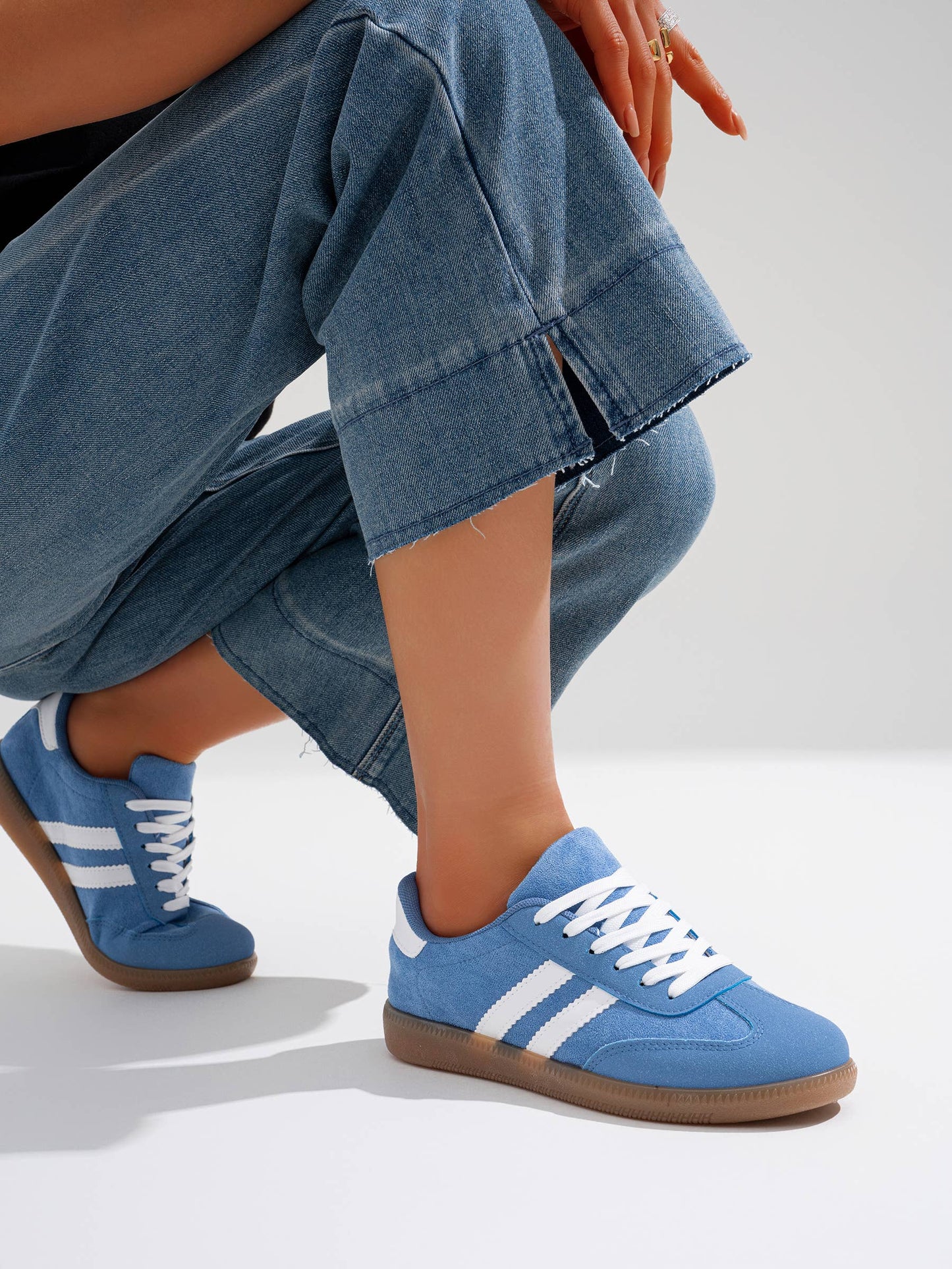 Wholesale Women Retro Casual Trainers Sneakers