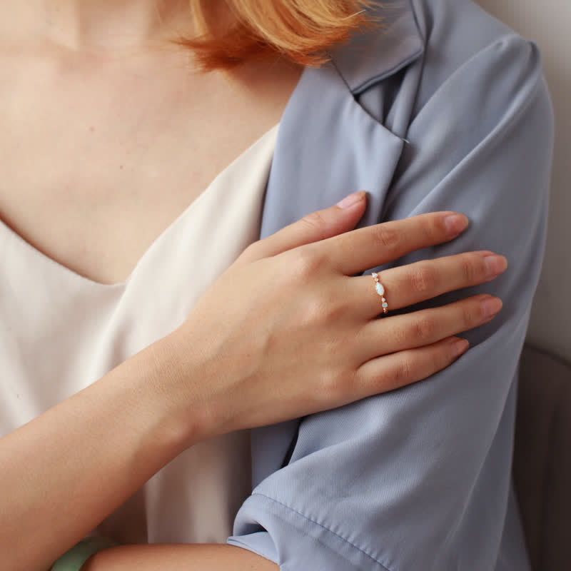 "Liefde en Oprechtheid" - Opaal Vintage-Ring - Isabella