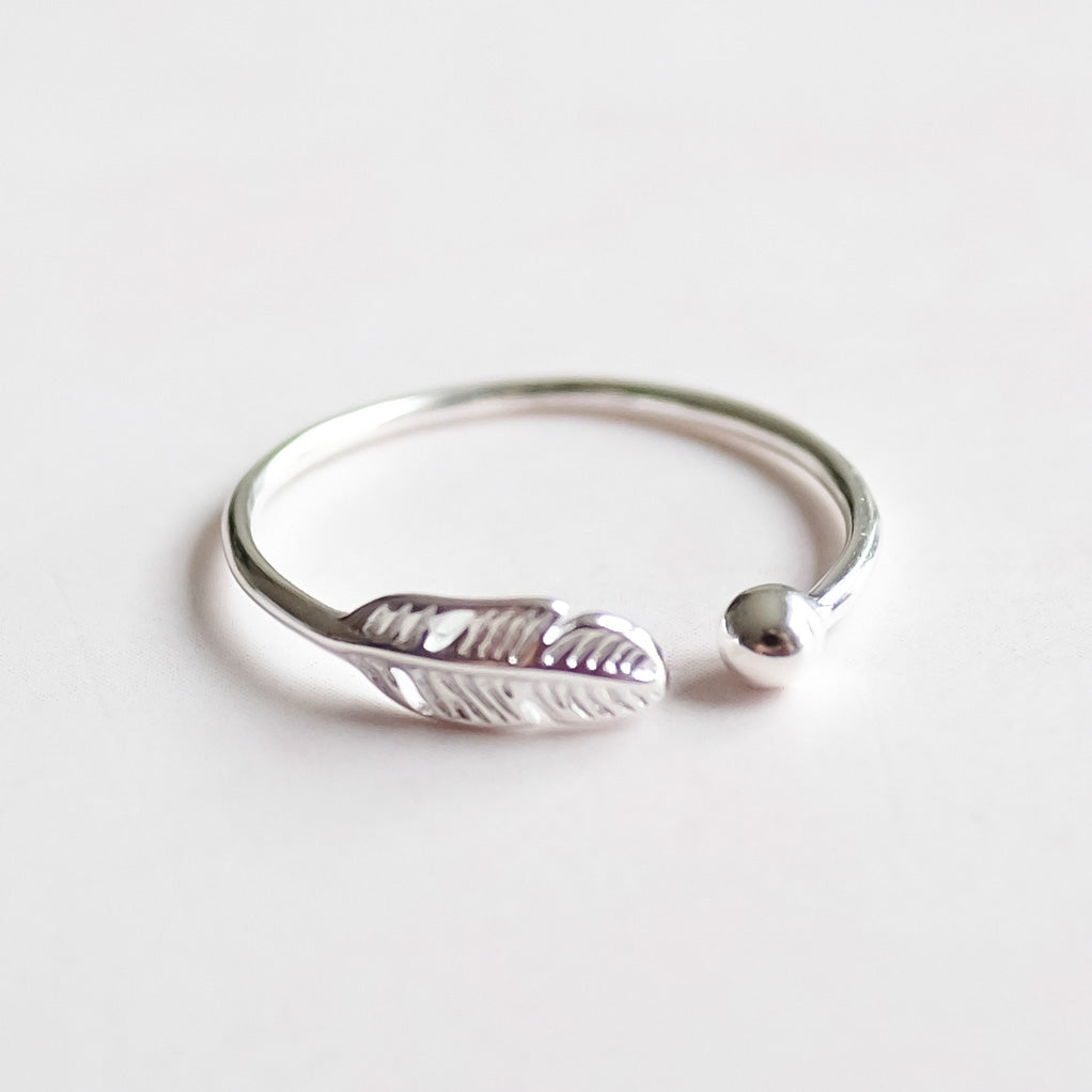 FluisterZilver Ring – Subtiele Glans, Tijdloze Klasse