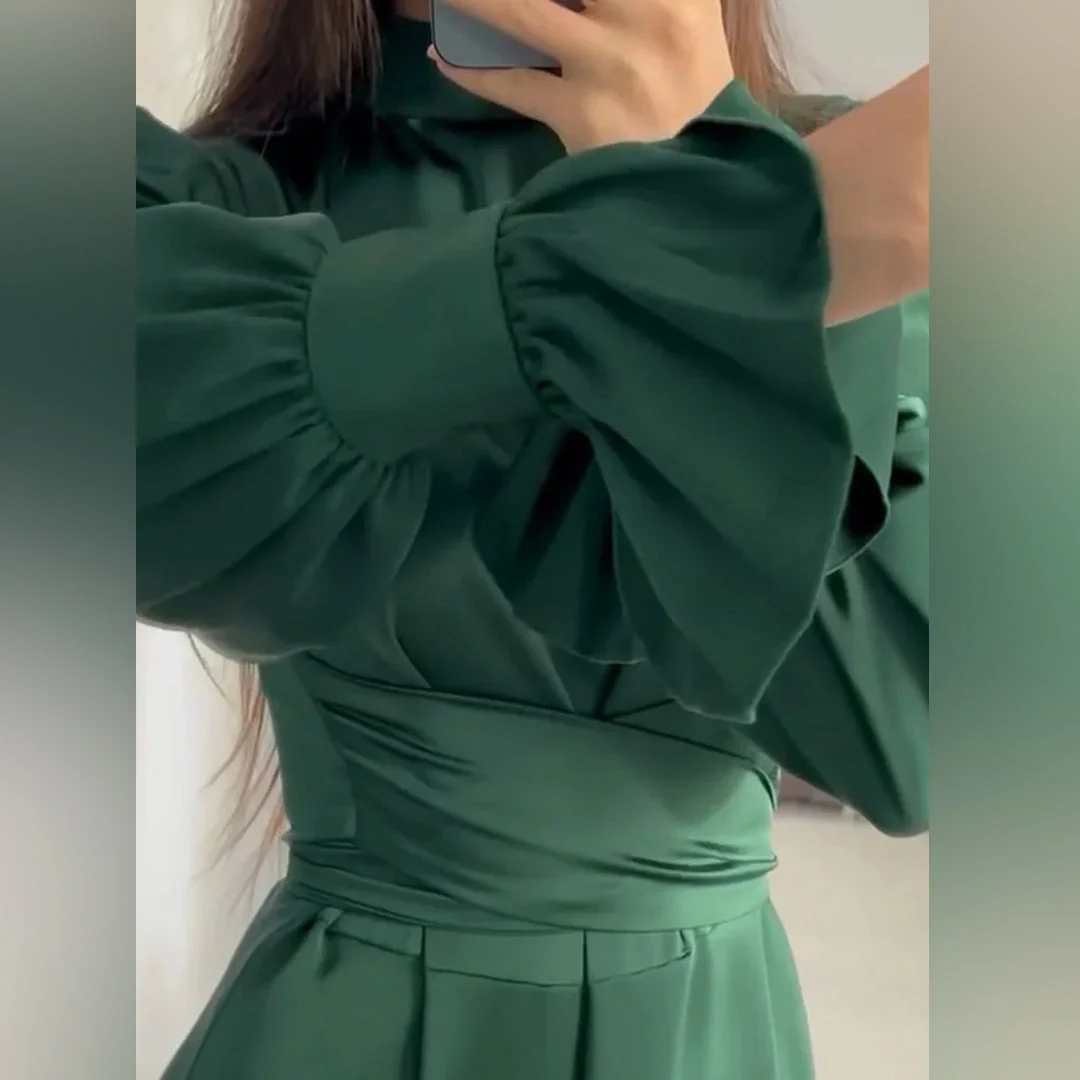 Andy - Strakke Jurk met Crisscross Taille