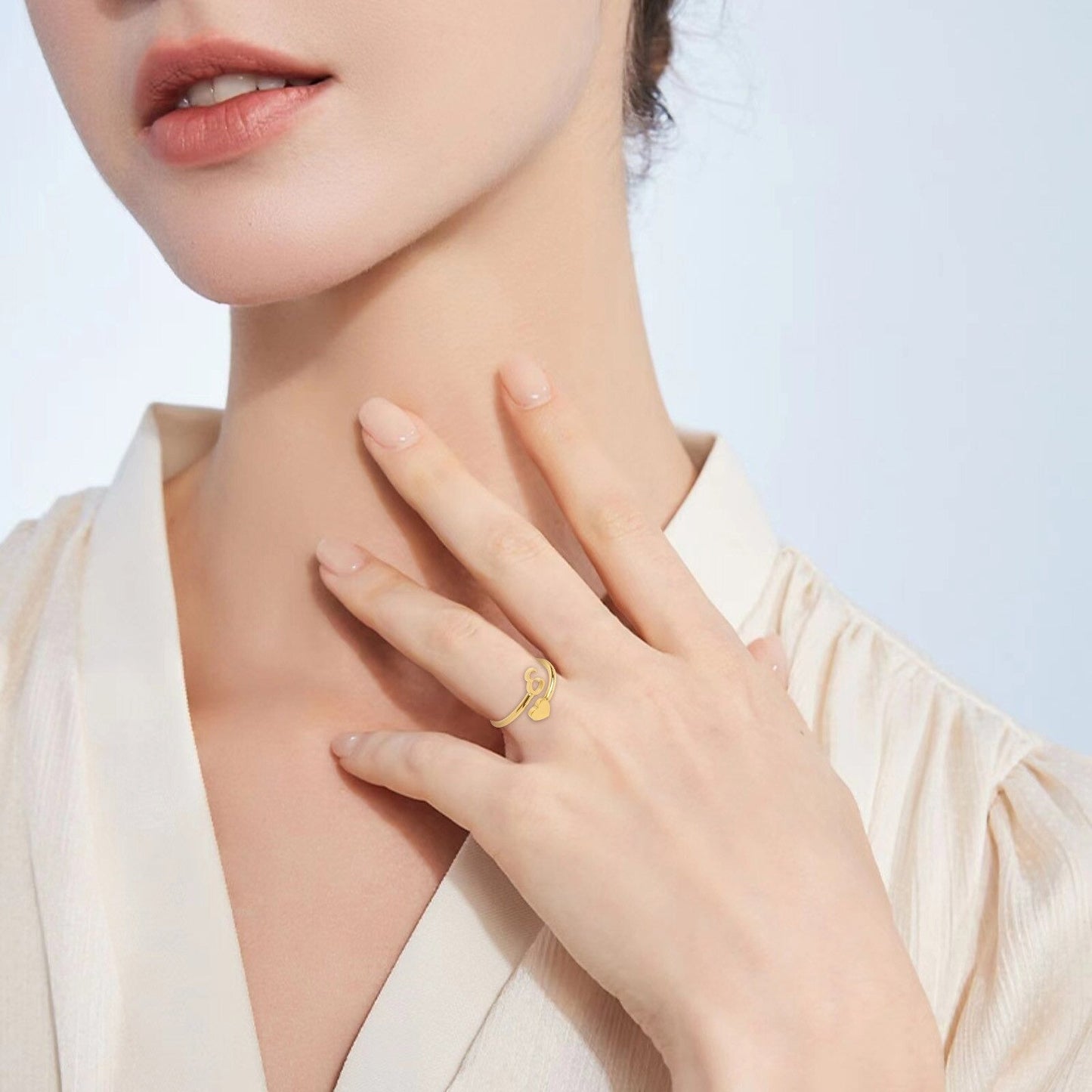 Liefdesinitiaal Ring – Persoonlijke charme met betekenisvolle gravure