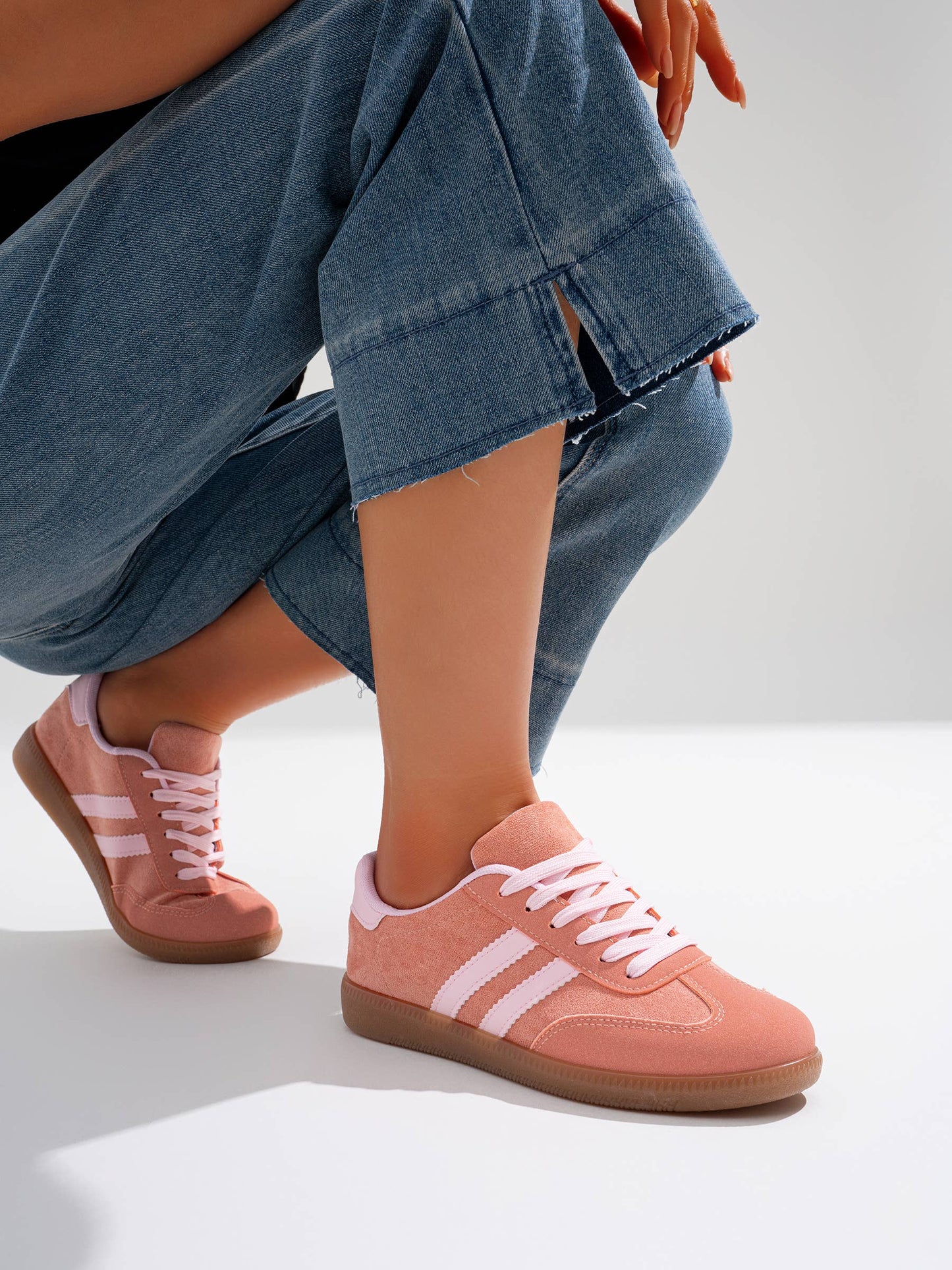 Wholesale Women Retro Casual Trainers Sneakers