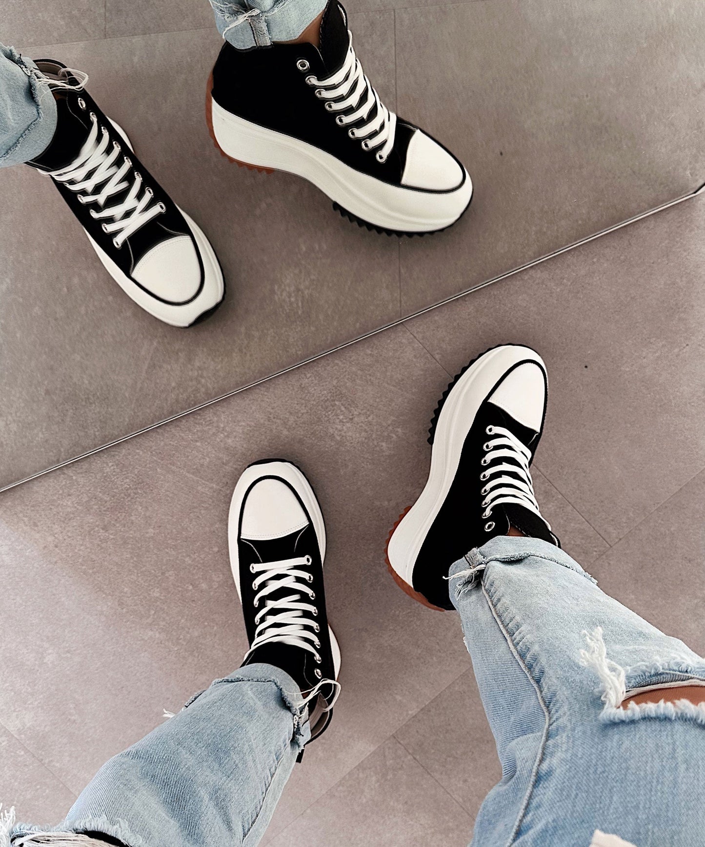 Adelia - Klassieke Zwarte High-Top Sneakers