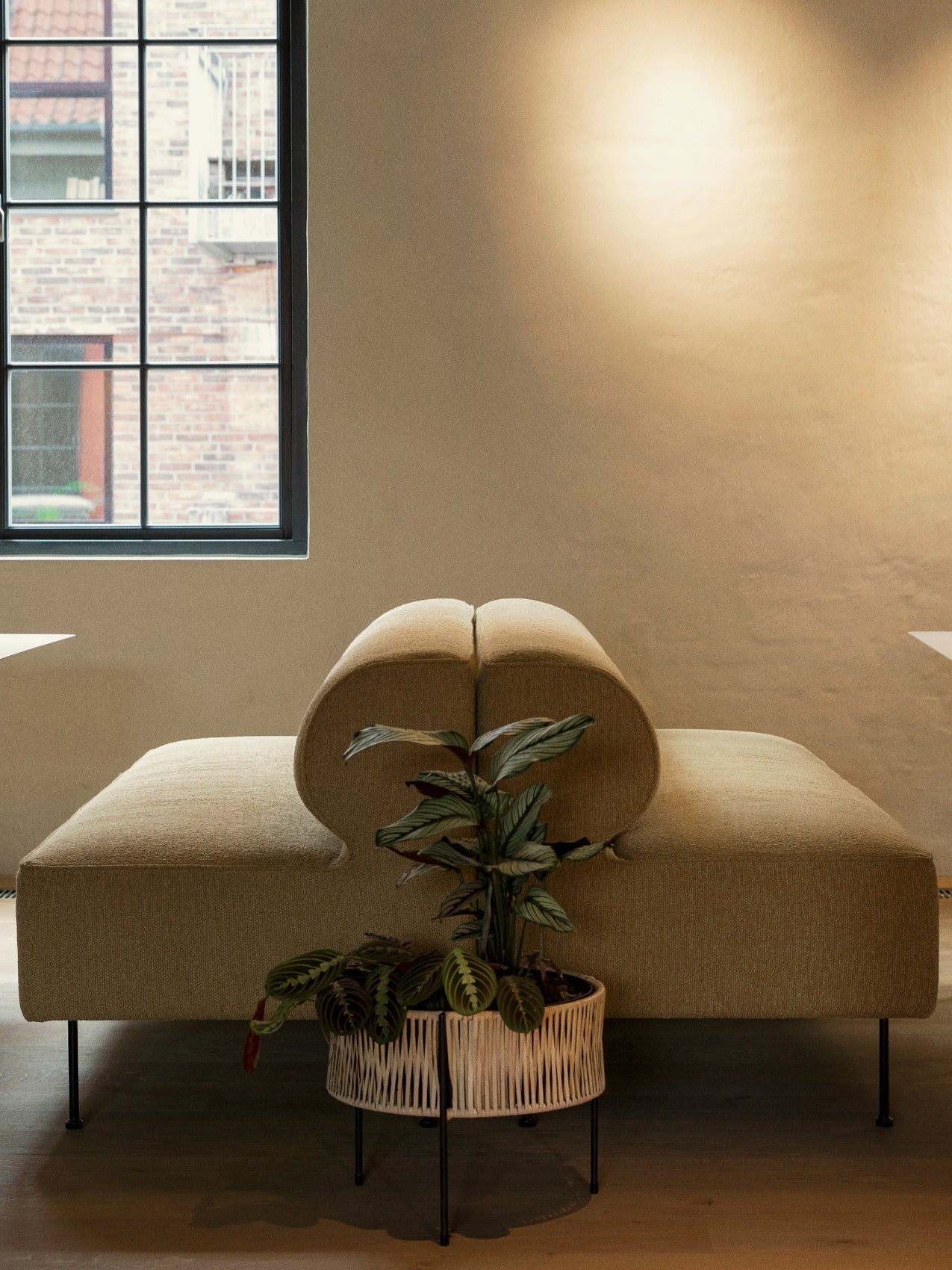 Eave Dining Corner