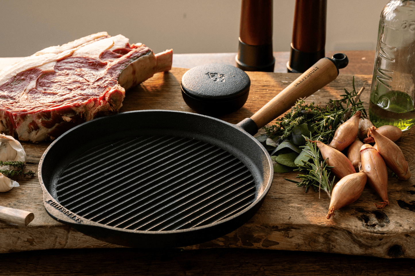 Grill Pan with Walnut Handle - 11"