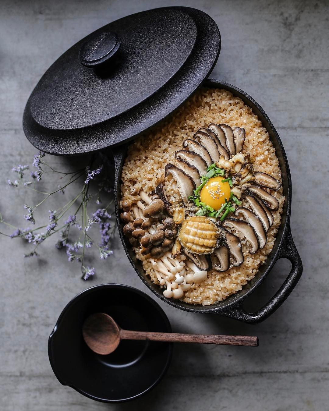 Oval Dutch Oven With Cast Iron Lid - 6.3 qt.