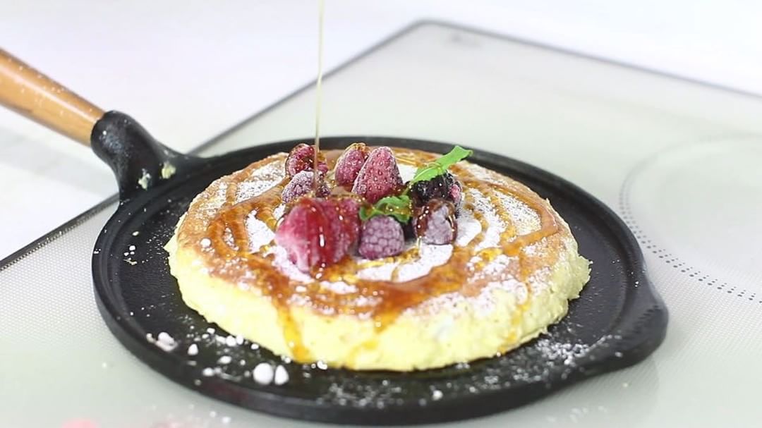 Pancake Pan with Walnut Handle - 9.25"