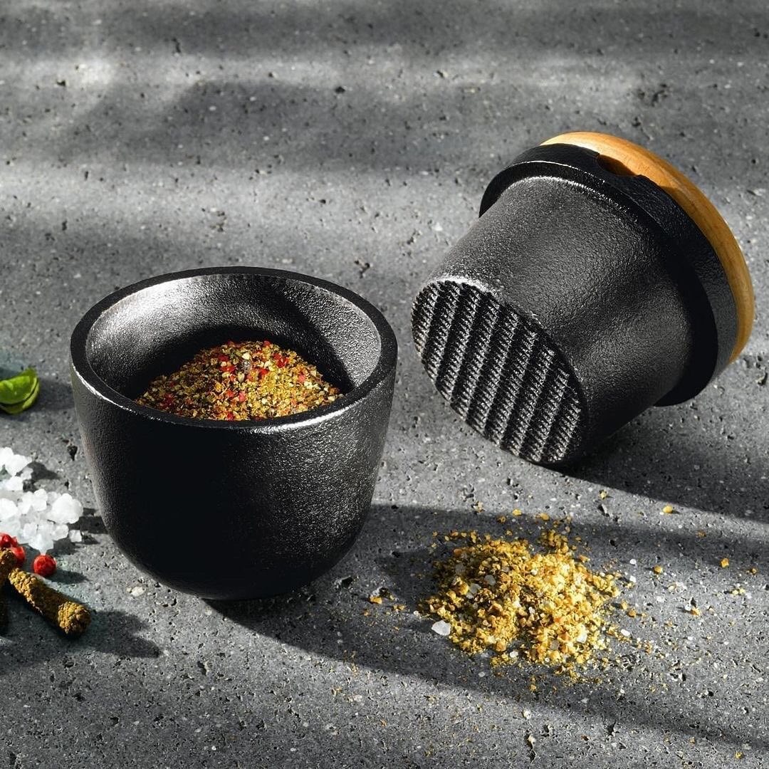 Swing Spice Mill With Walnut Lid