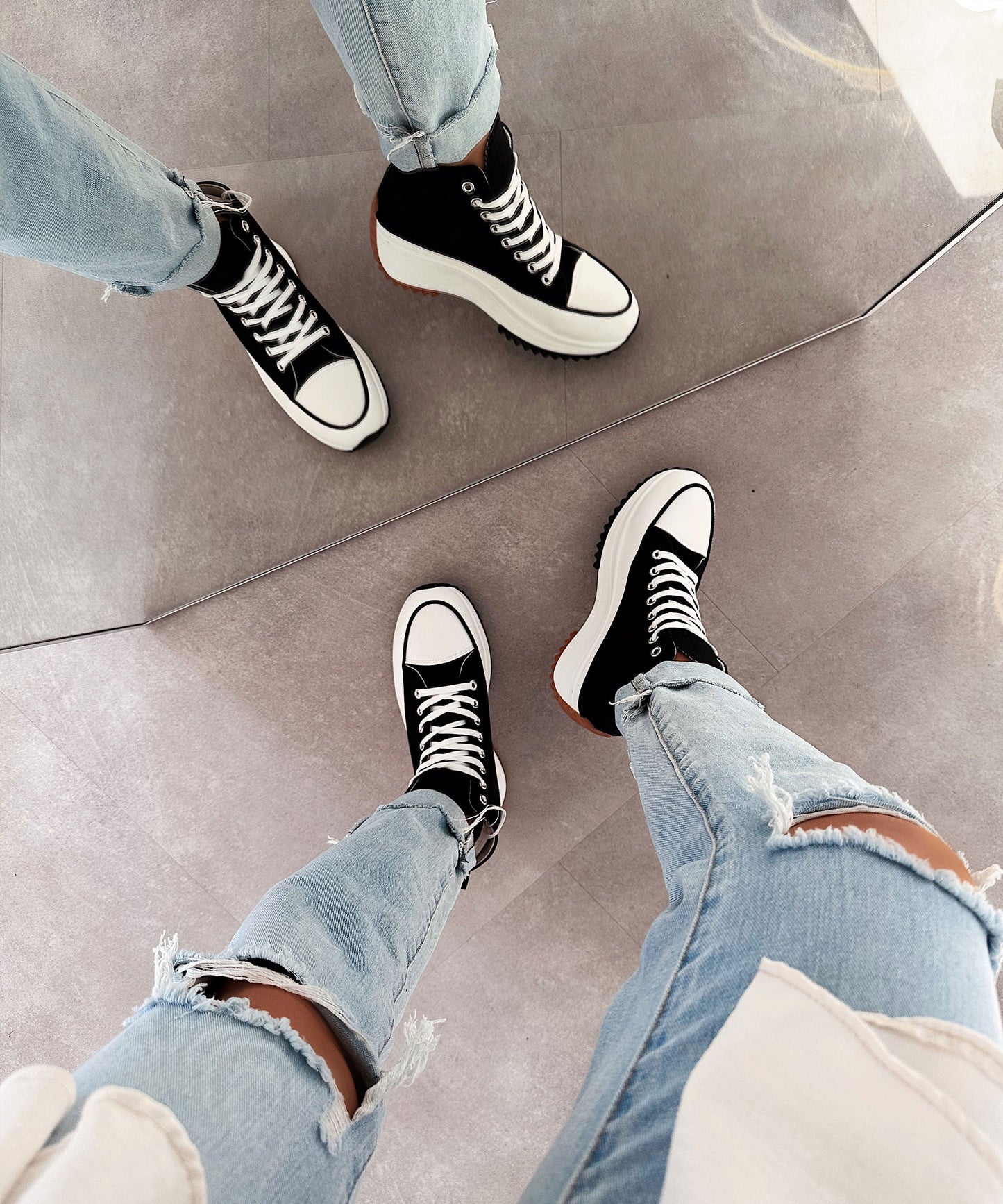 Adelia - Klassieke Zwarte High-Top Sneakers