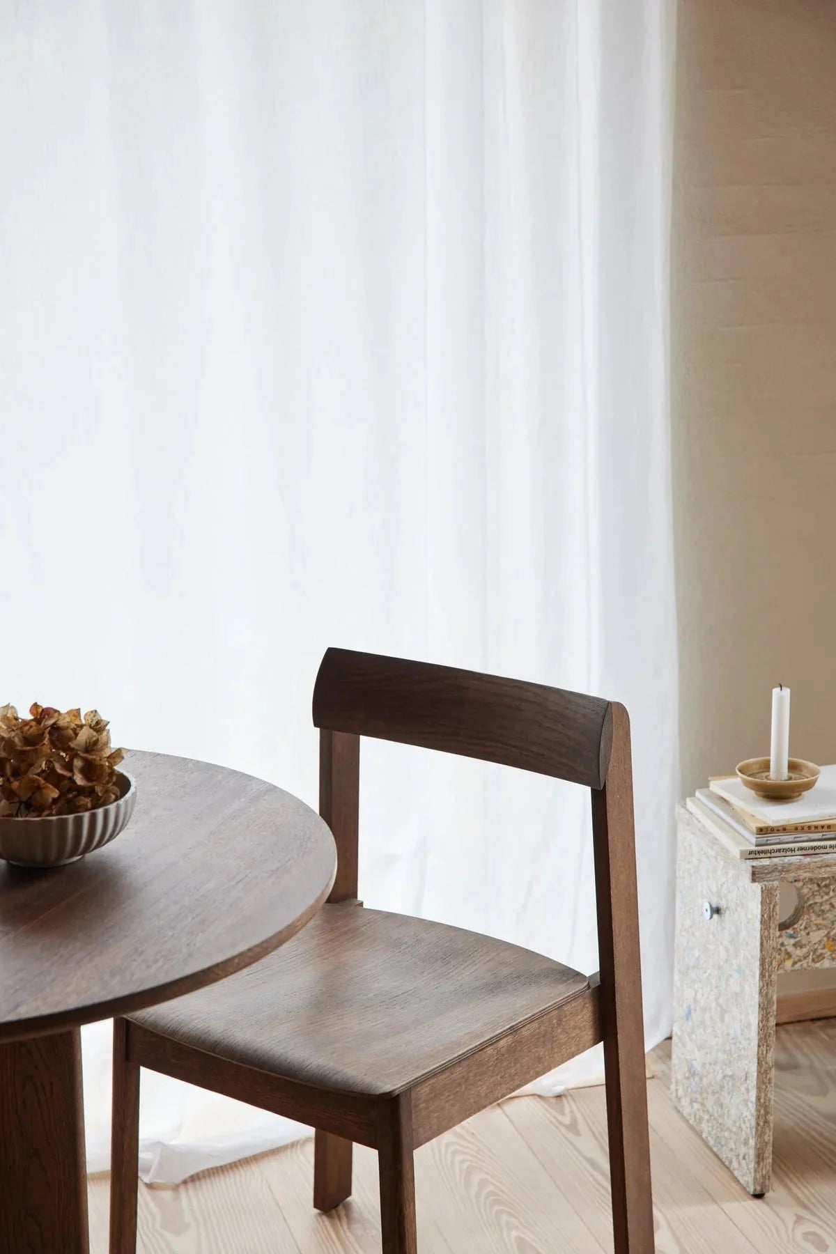 Trefoil Round Table - 3 Legs