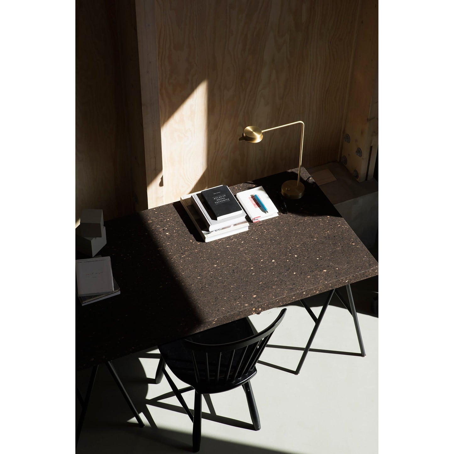 Outlet - w102 Chipperfield Desk Lamp