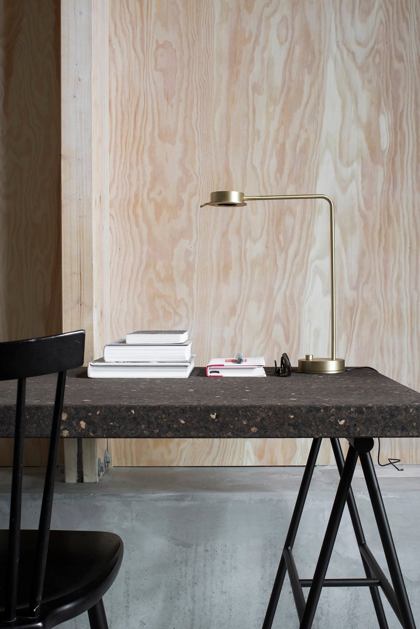 Outlet - w102 Chipperfield Desk Lamp